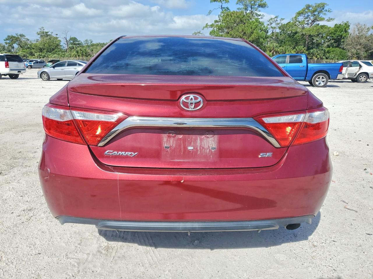 2016 TOYOTA CAMRY SE photo 16