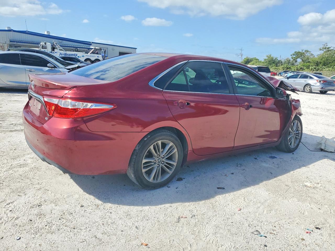 2016 TOYOTA CAMRY SE photo 7