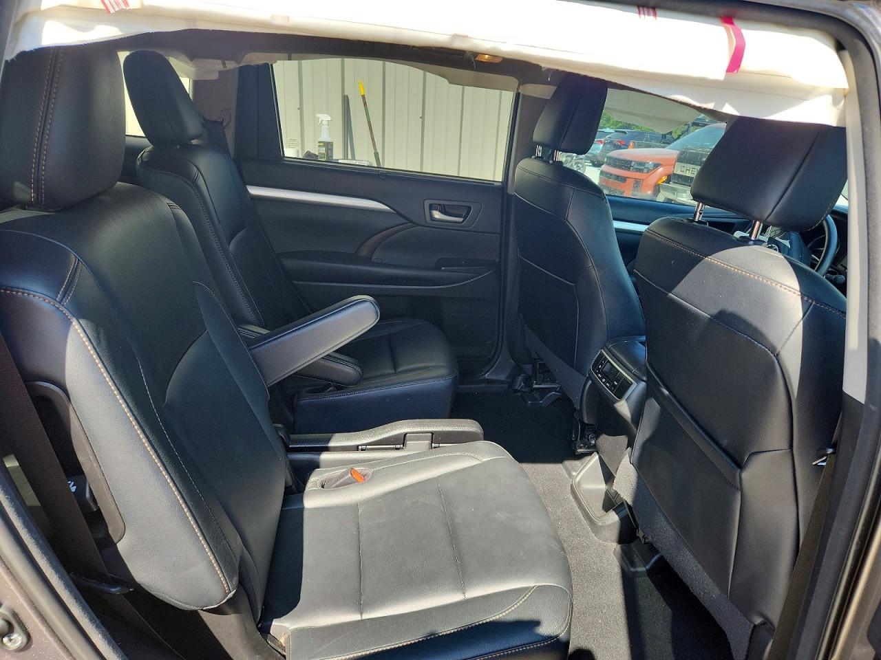 2018 TOYOTA HIGHLANDER XLE photo 21