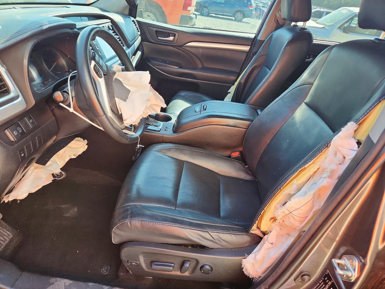 2018 TOYOTA HIGHLANDER XLE photo 13