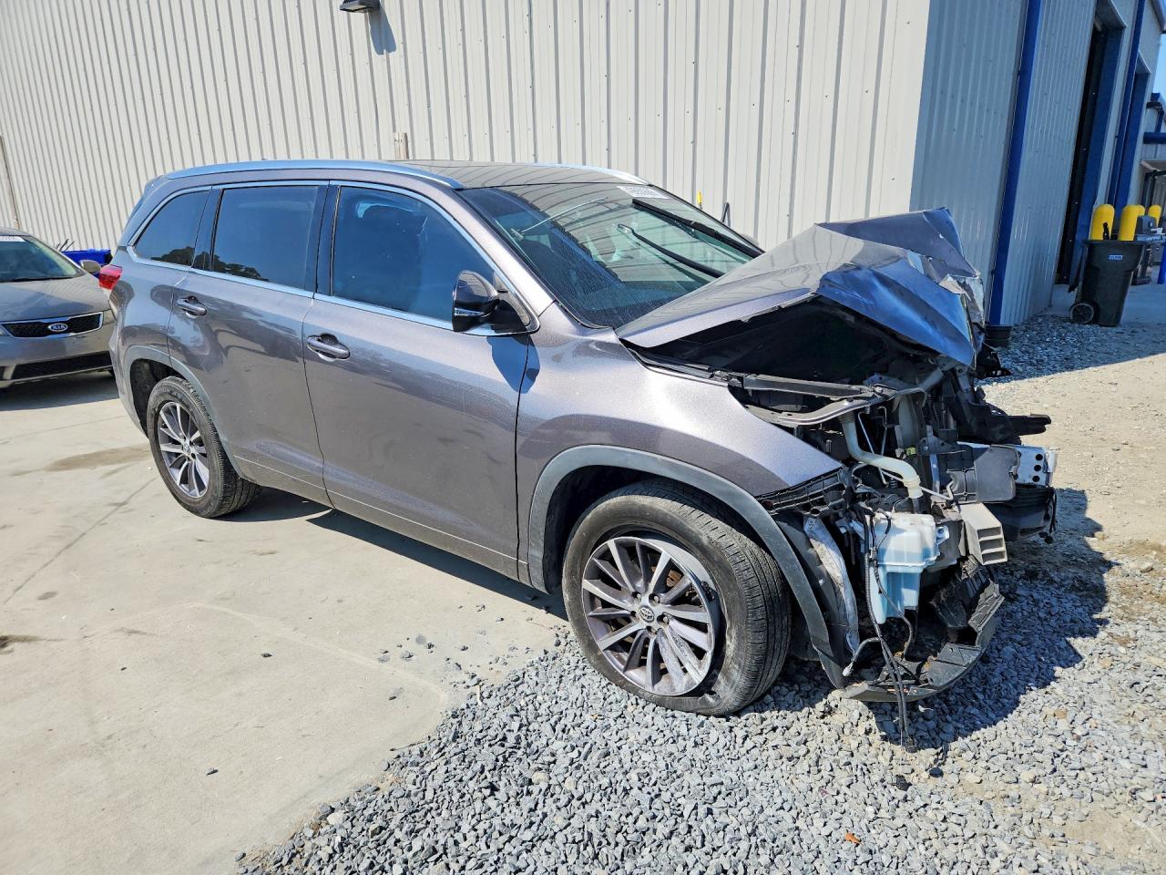 2018 TOYOTA HIGHLANDER XLE photo 7