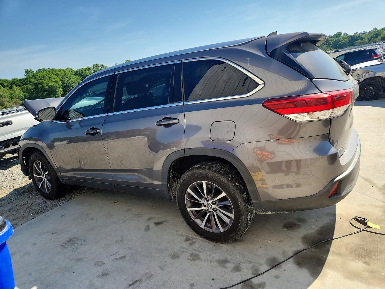 2018 TOYOTA HIGHLANDER XLE photo 3