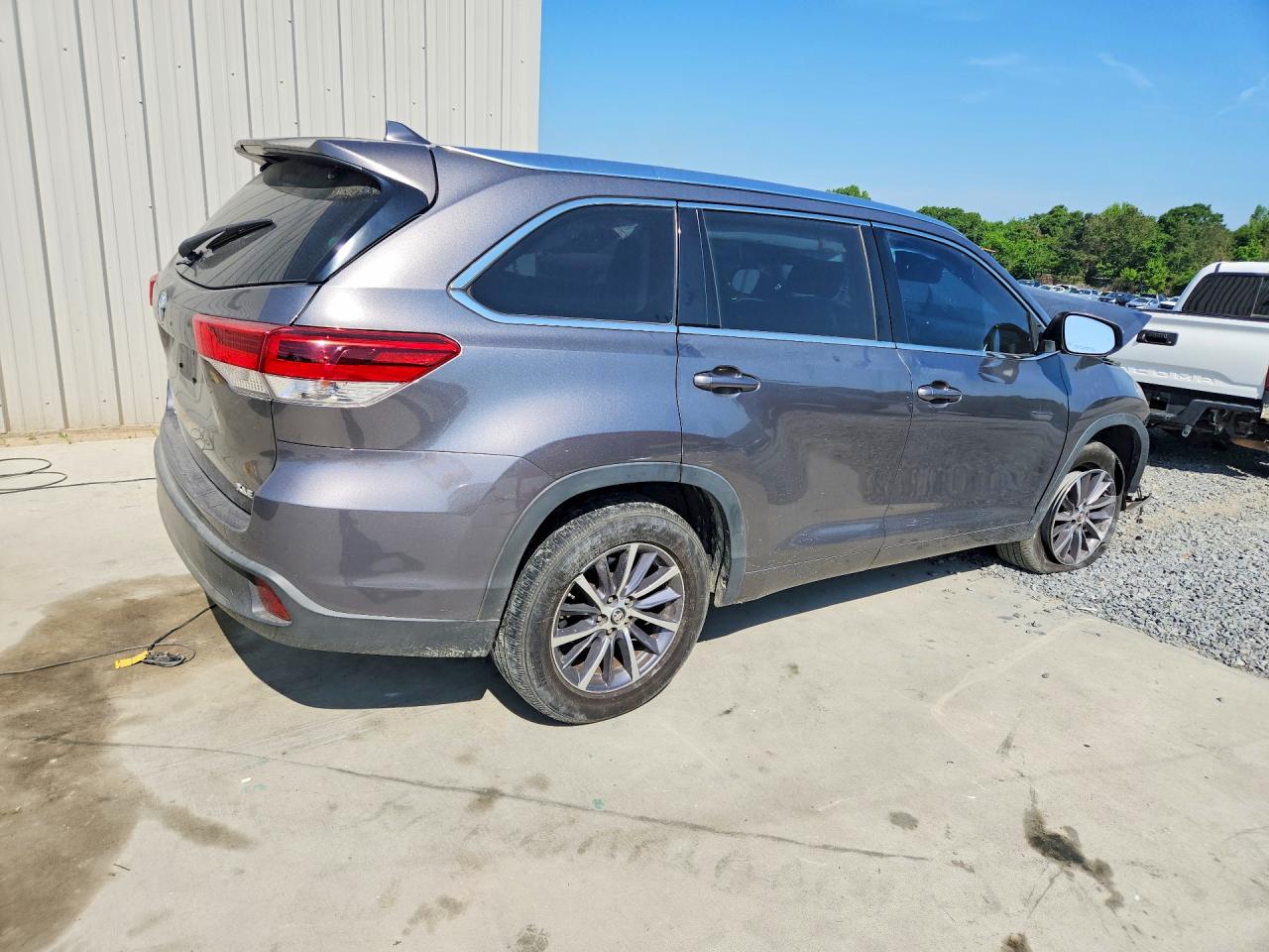 2018 TOYOTA HIGHLANDER XLE photo 5