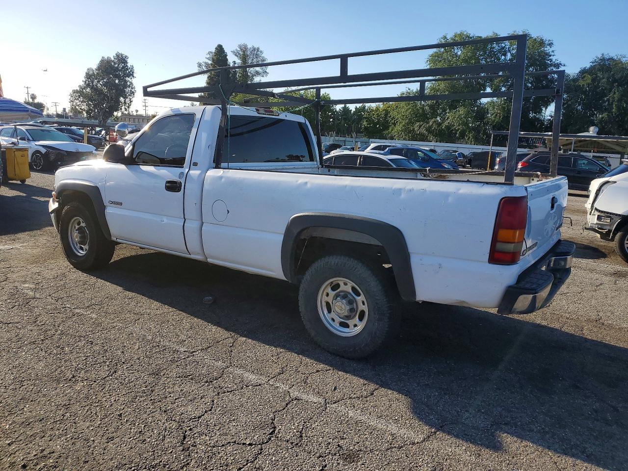 2002 CHEVROLET SILVERADO C2500 photo 3