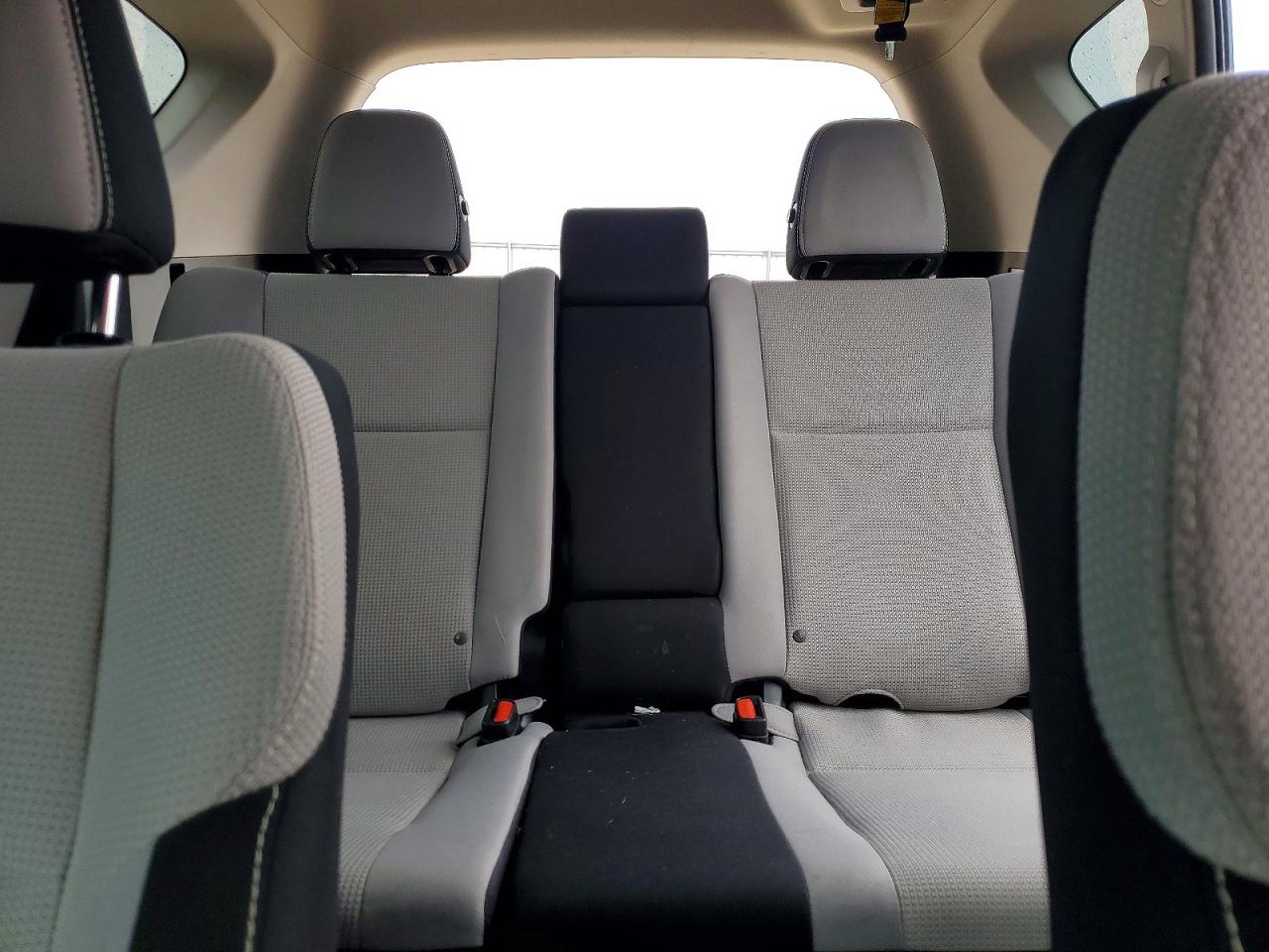 2016 TOYOTA RAV4 XLE photo 19