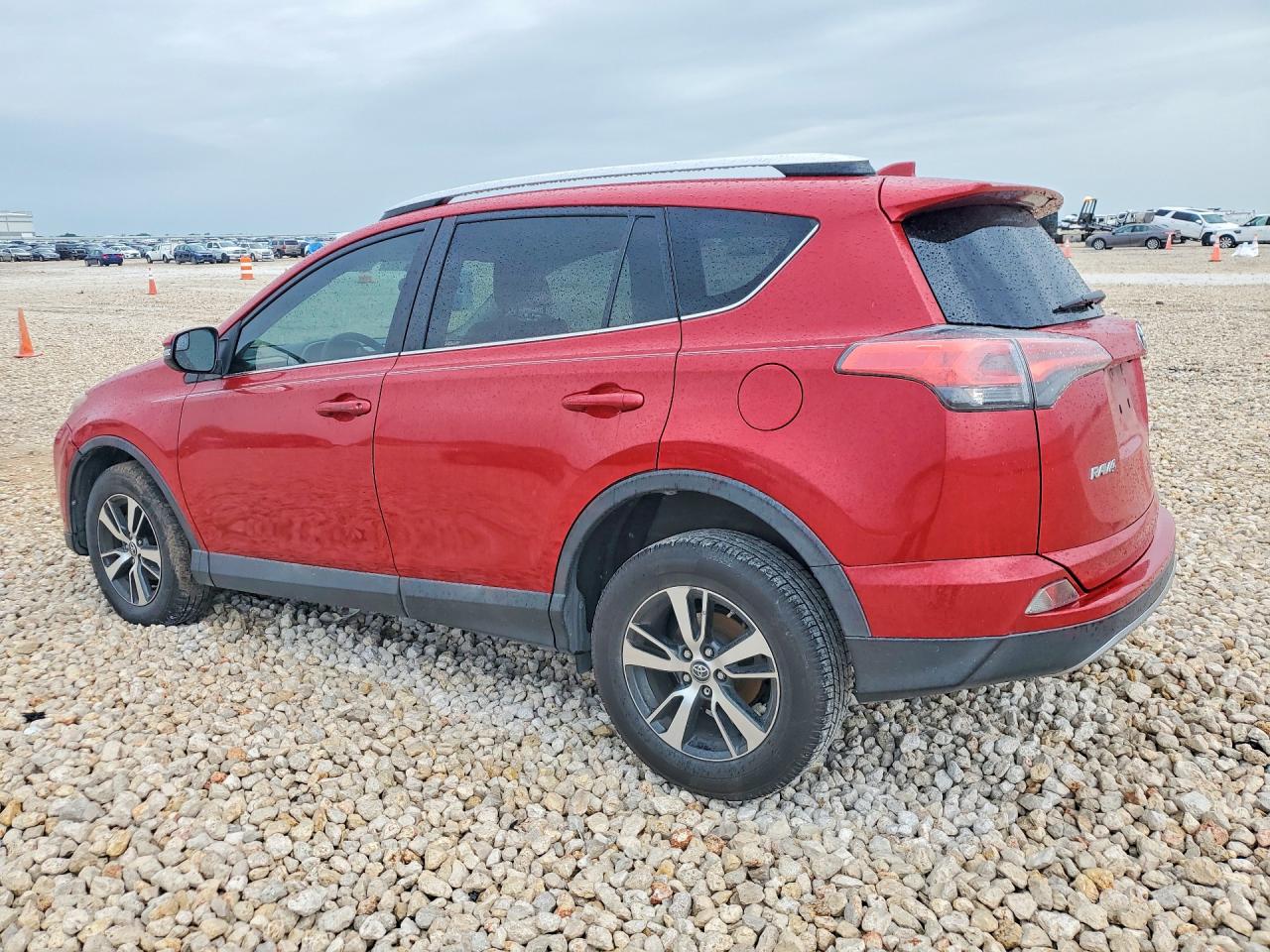 2016 TOYOTA RAV4 XLE photo 3