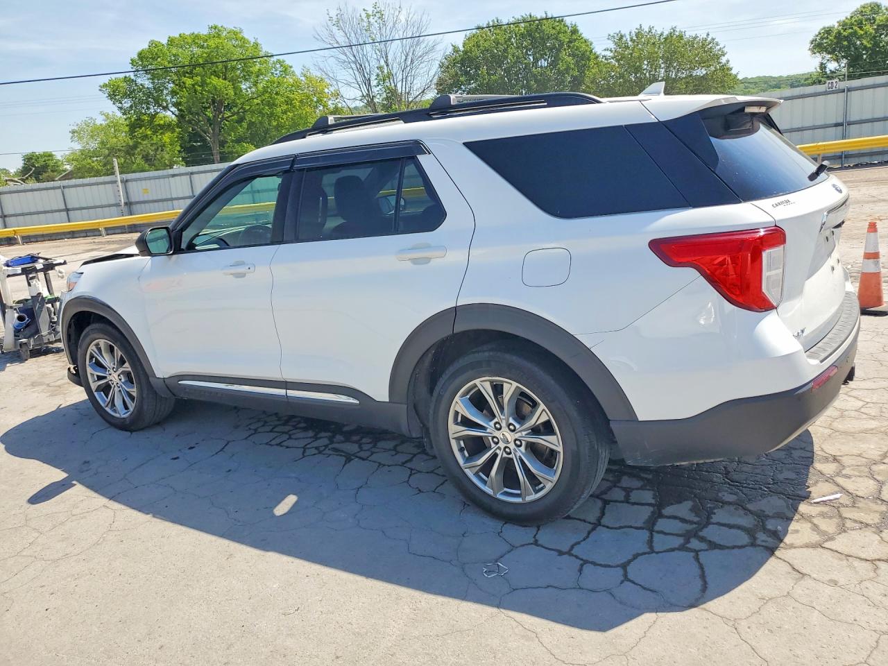 2020 FORD EXPLORER XLT photo 3