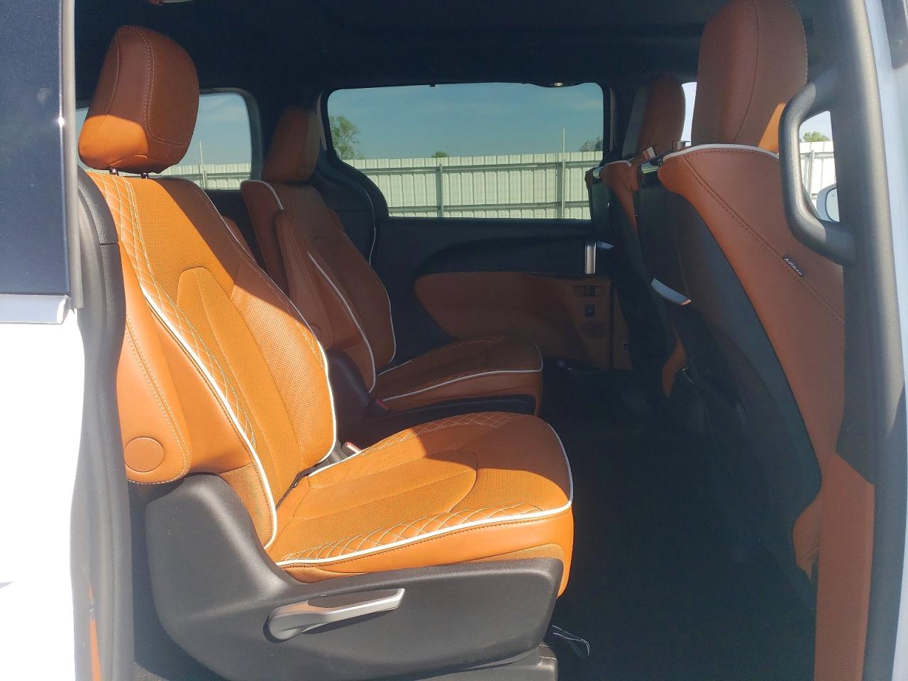 2024 CHRYSLER PACIFICA PINNACLE photo 31