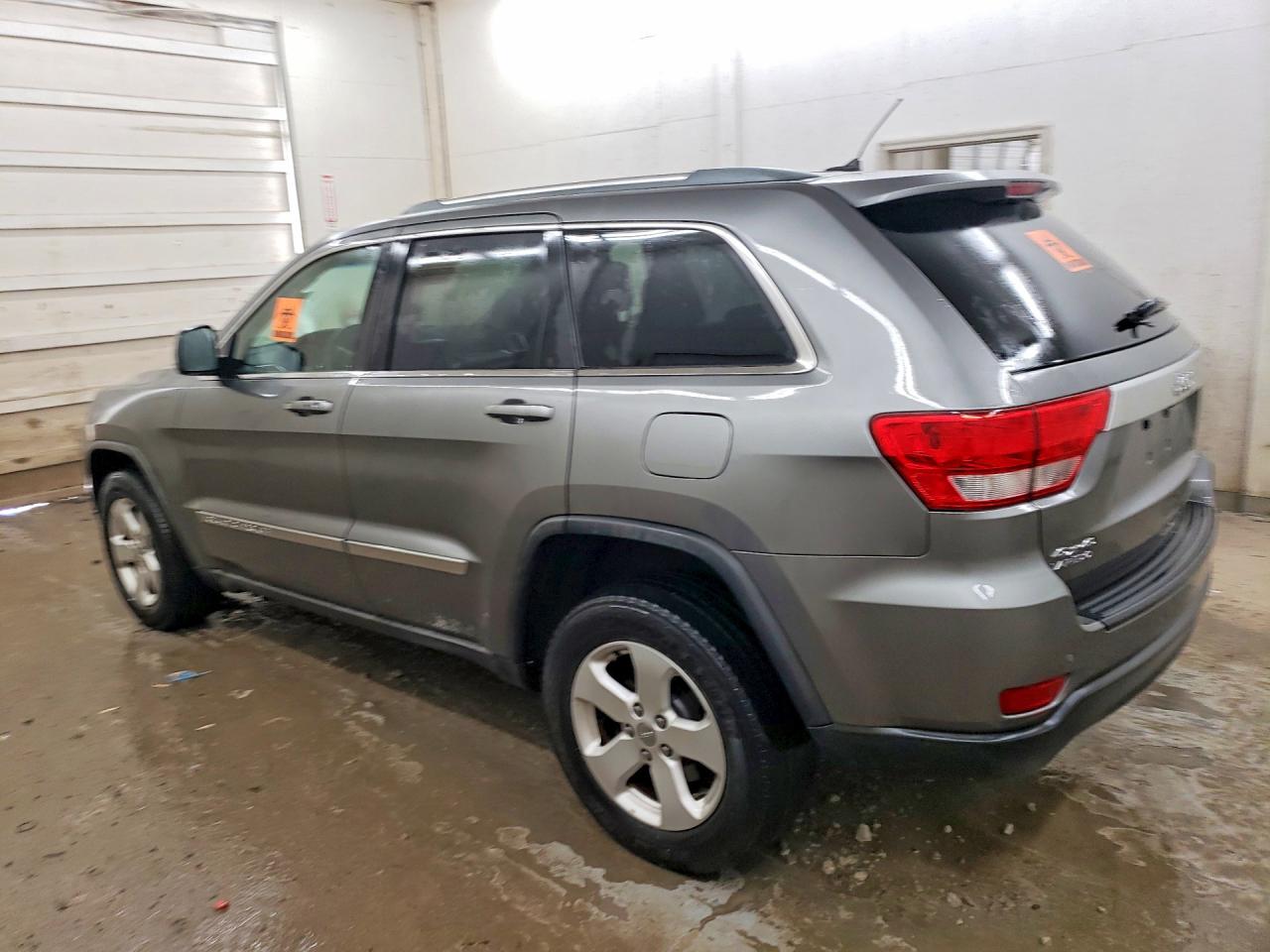 2011 JEEP GRAND CHEROKEE LAREDO photo 4
