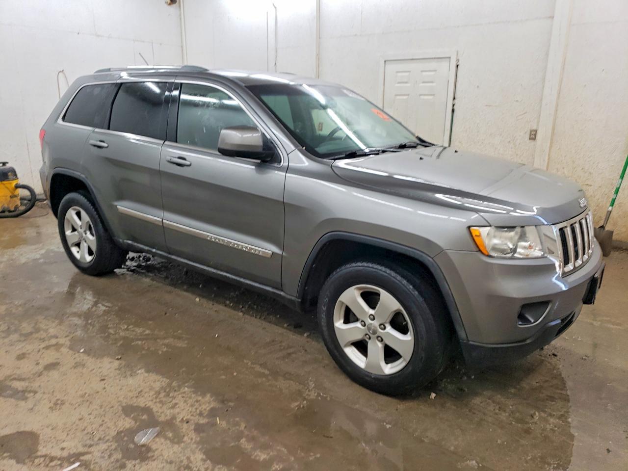 2011 JEEP GRAND CHEROKEE LAREDO photo 10