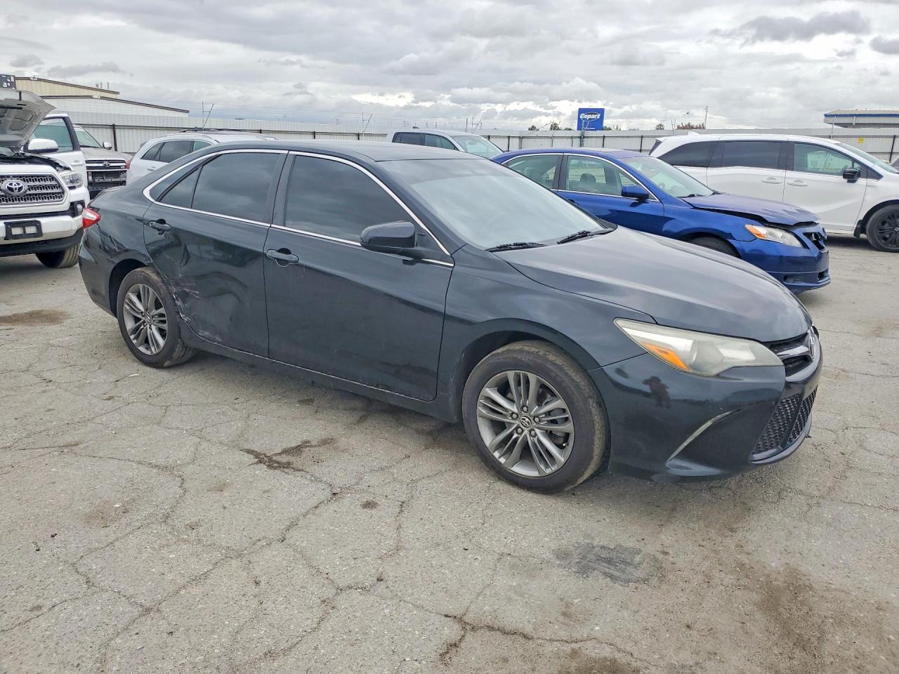 2016 TOYOTA CAMRY SE photo 4