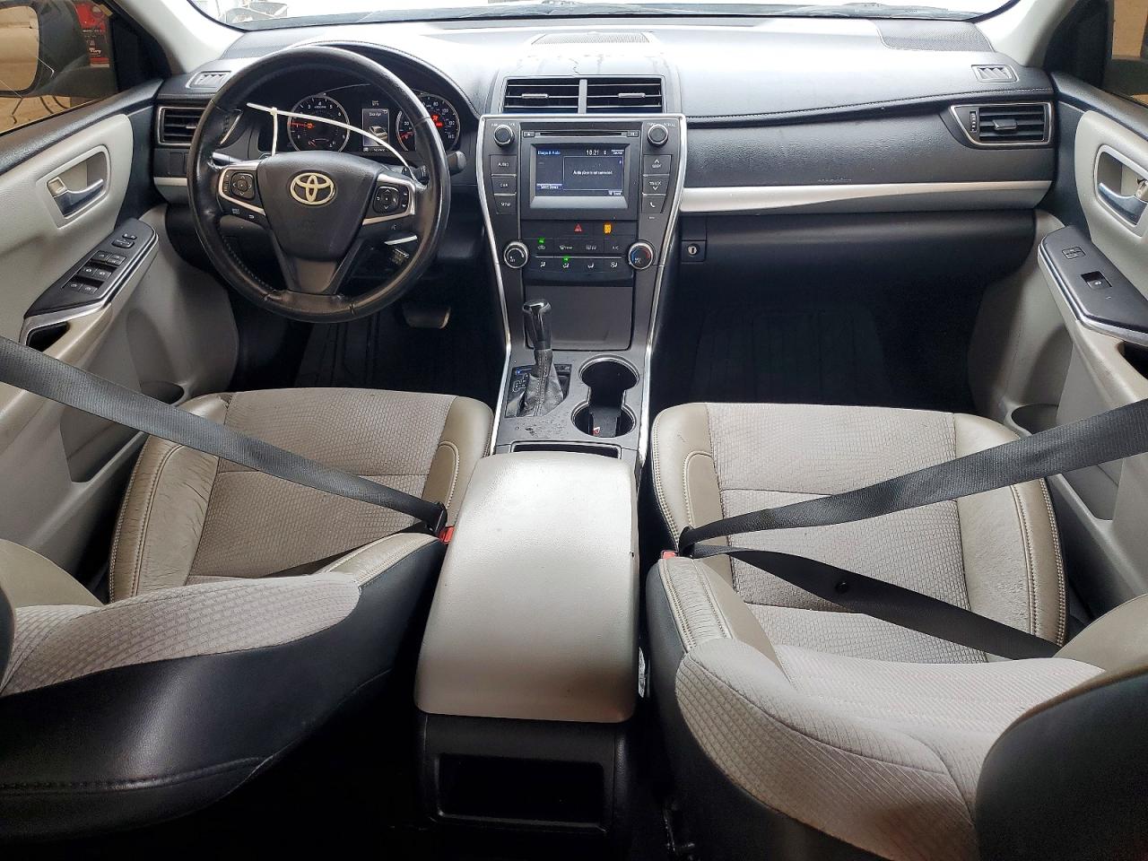 2016 TOYOTA CAMRY SE photo 8