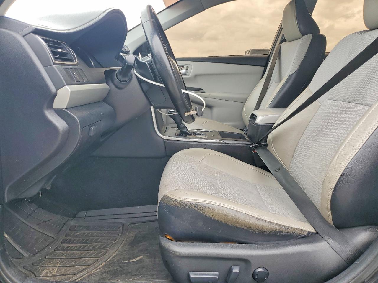 2016 TOYOTA CAMRY SE photo 7