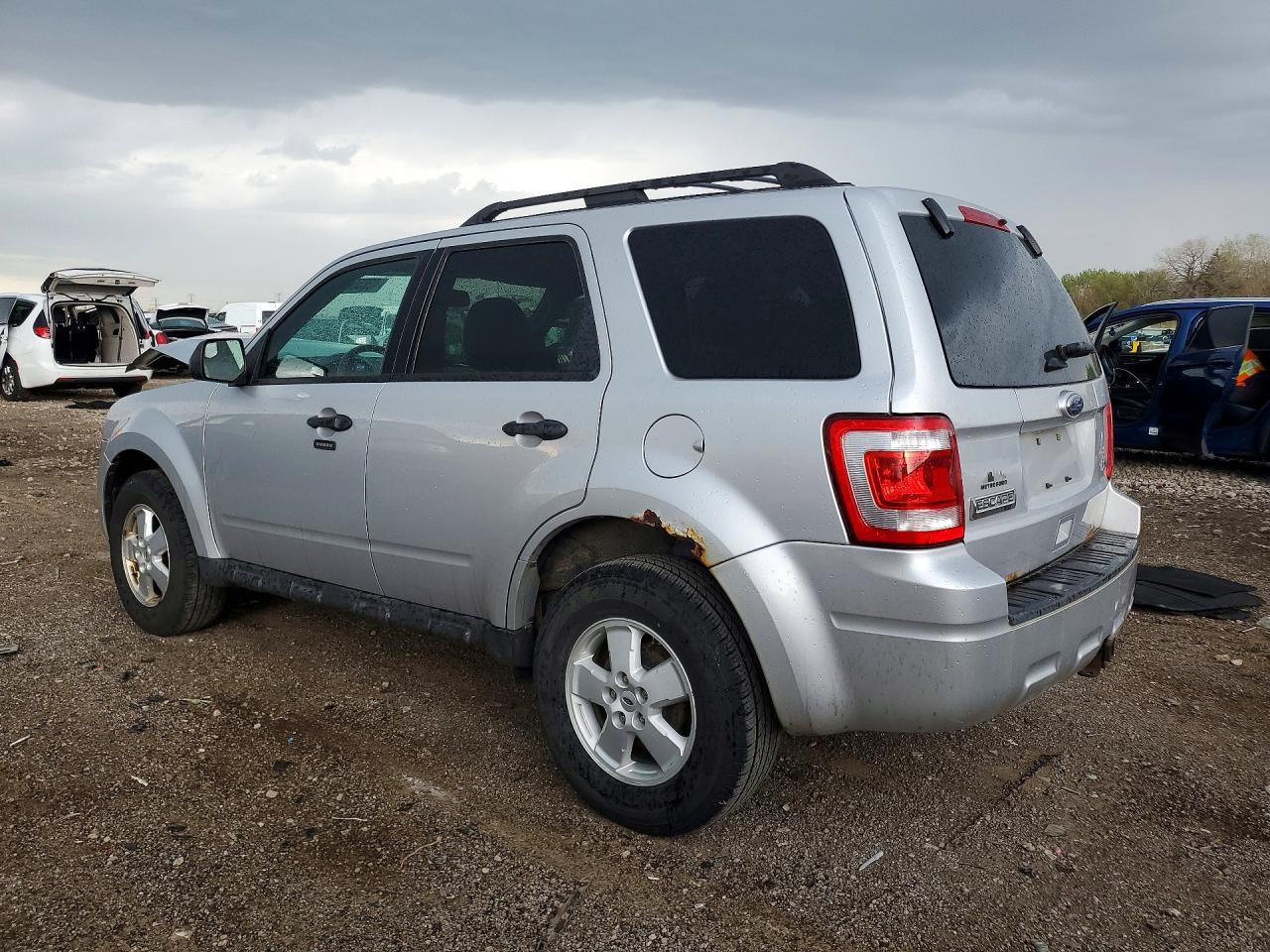 2011 FORD ESCAPE XLT photo 3