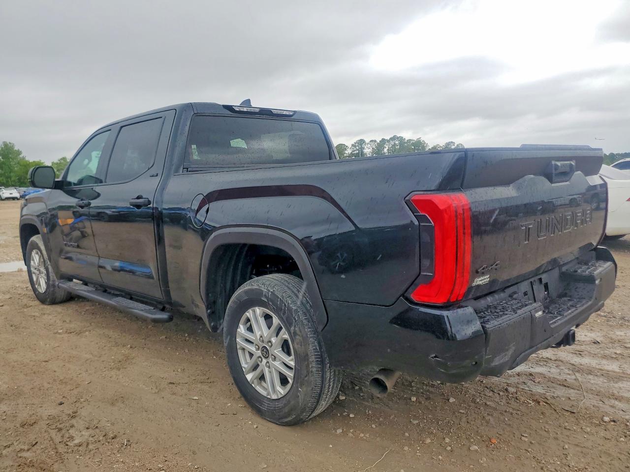 2024 TOYOTA TUNDRA CREWMAX SR5 photo 2
