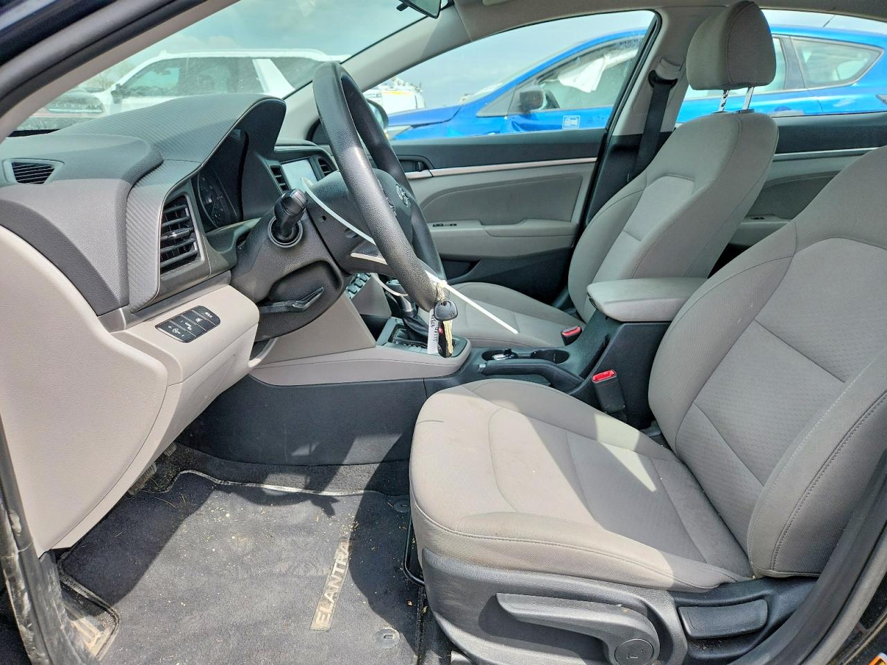 2020 HYUNDAI ELANTRA SEL photo 19