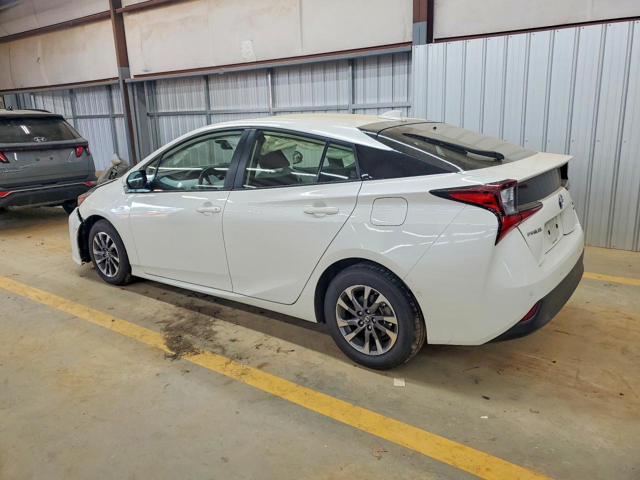 2019 TOYOTA PRIUS photo 3