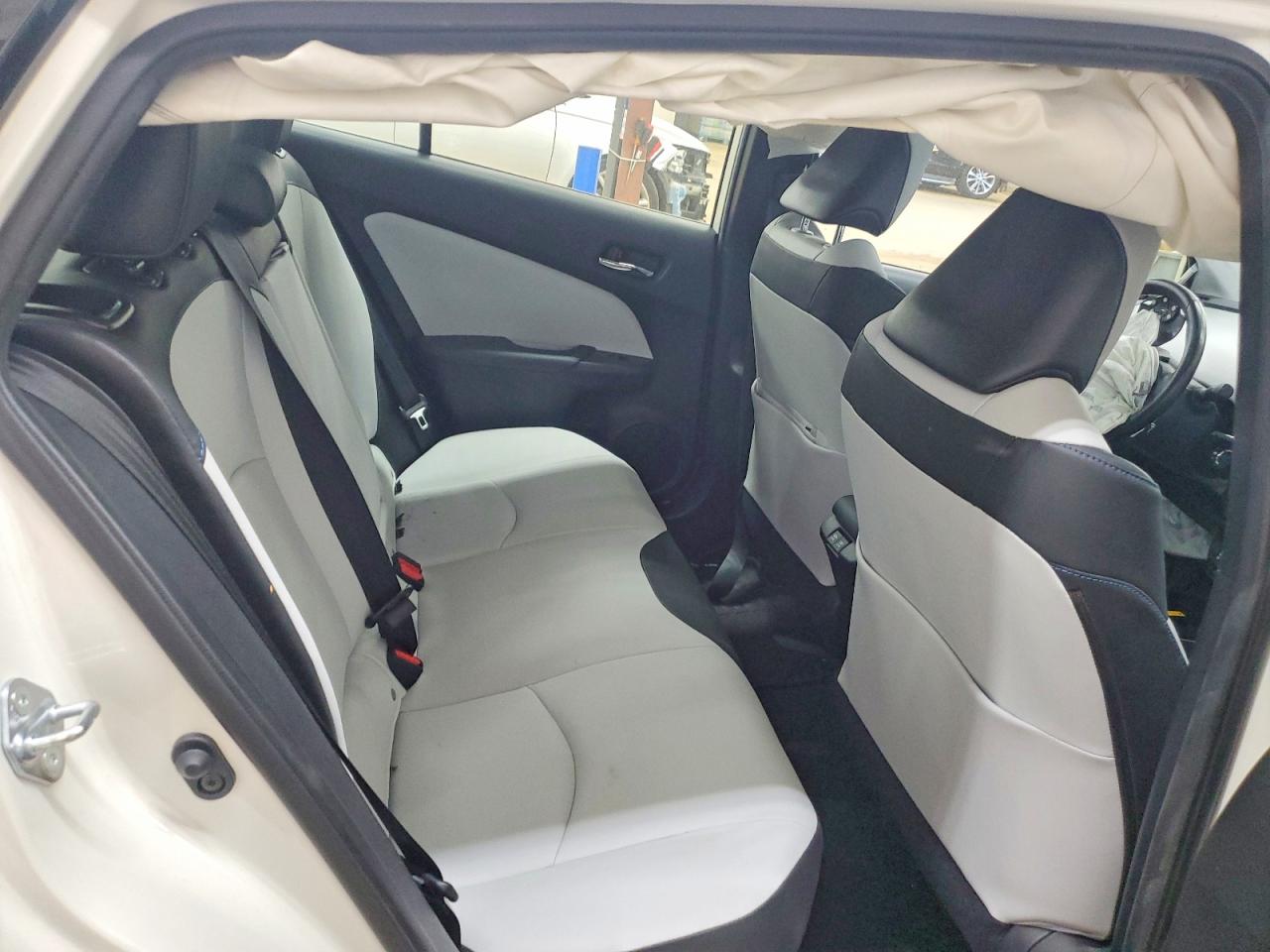 2019 TOYOTA PRIUS photo 19