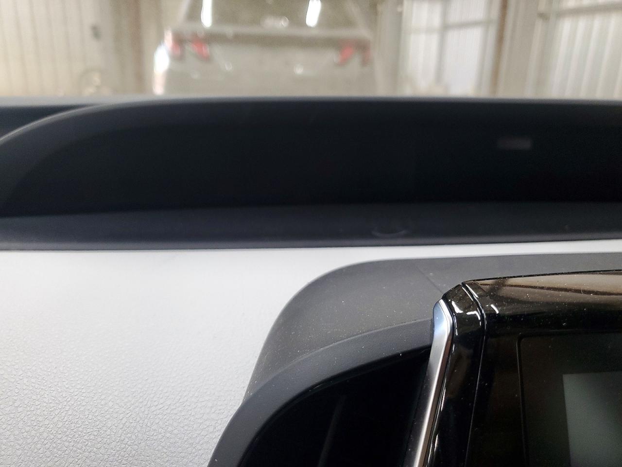 2019 TOYOTA PRIUS photo 17