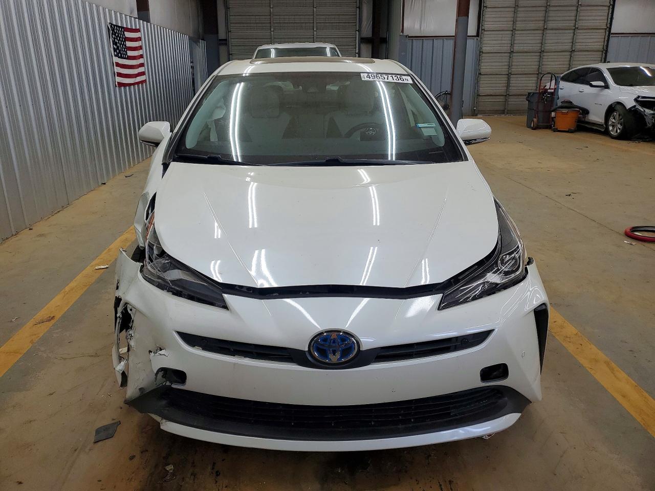 2019 TOYOTA PRIUS photo 9