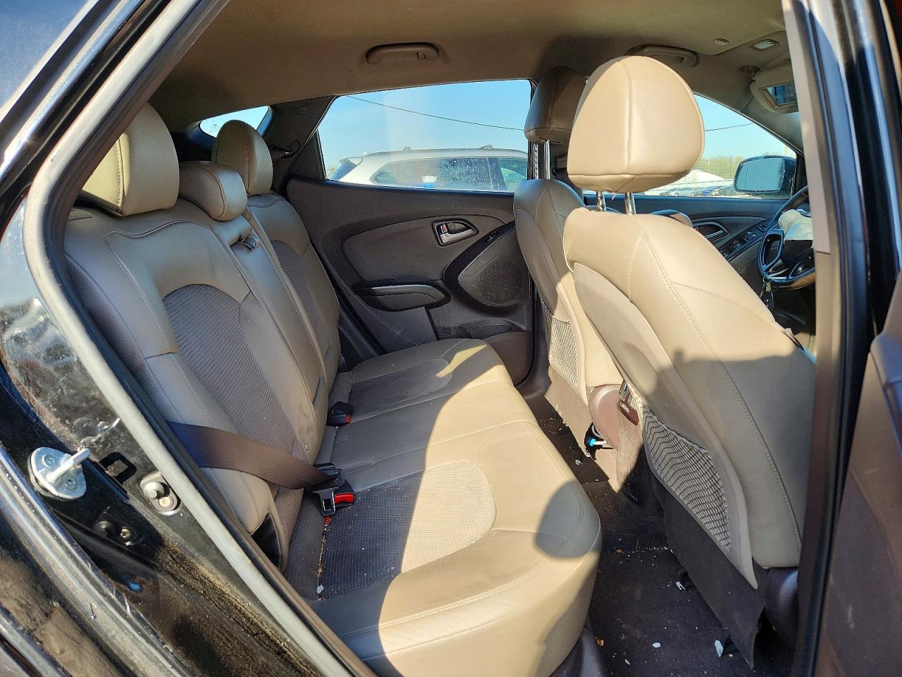 2015 HYUNDAI TUCSON SE photo 19