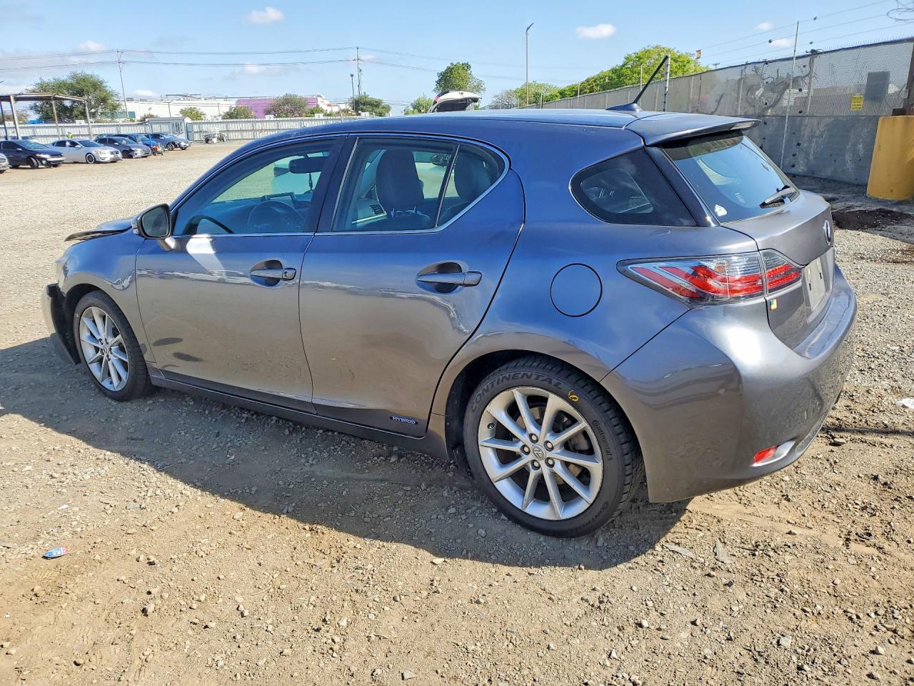 2013 LEXUS CT 200 photo 4
