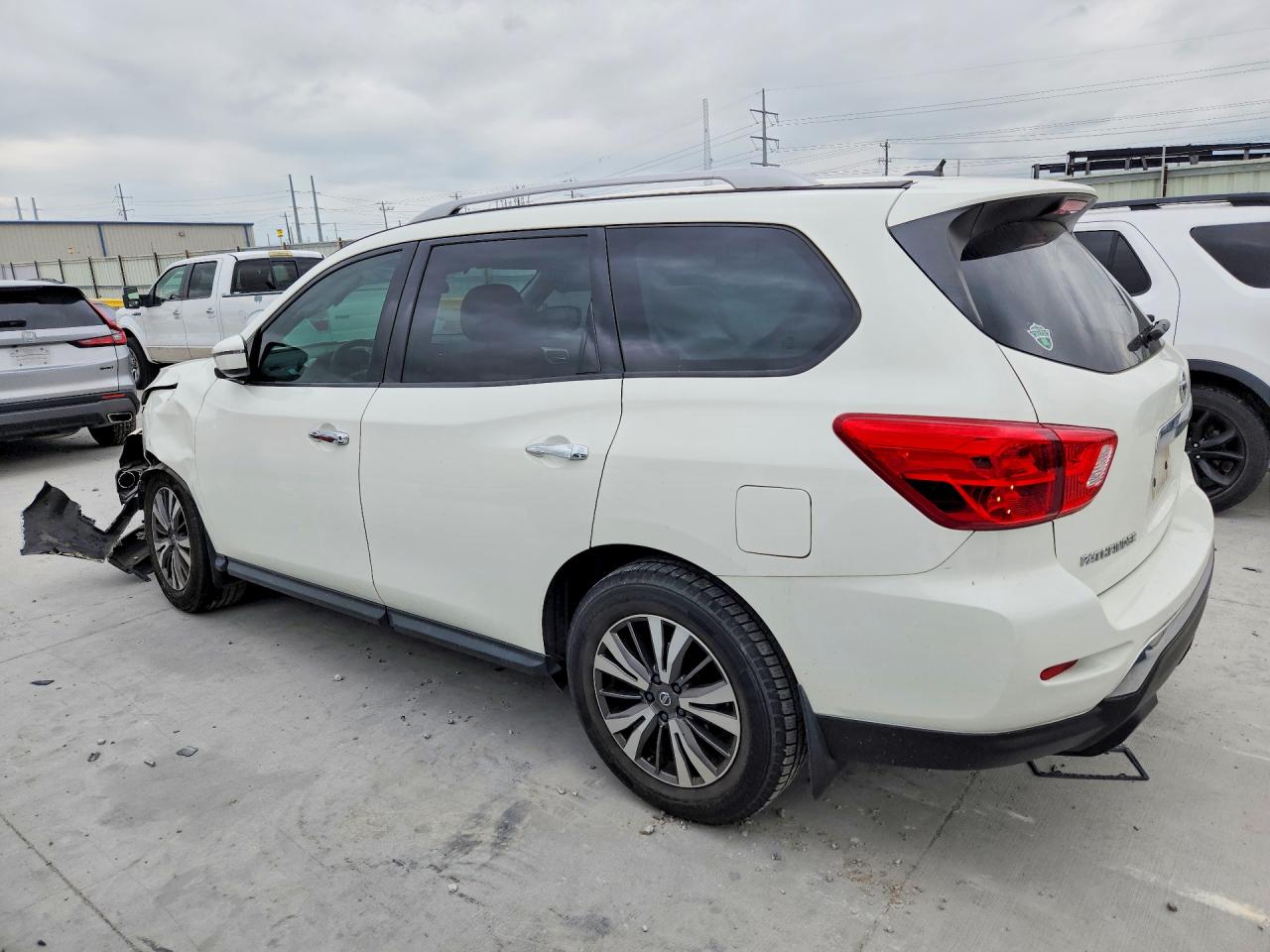 2017 NISSAN PATHFINDER S photo 3