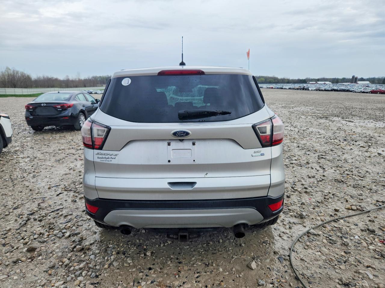 2017 FORD ESCAPE SE photo 11