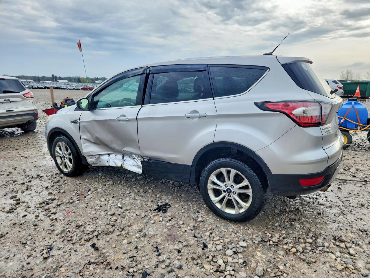 2017 FORD ESCAPE SE photo 3
