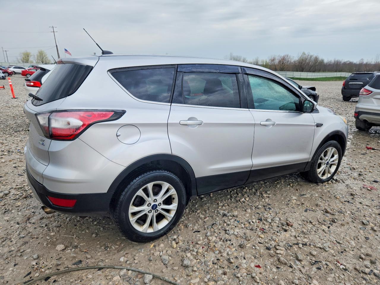 2017 FORD ESCAPE SE photo 5
