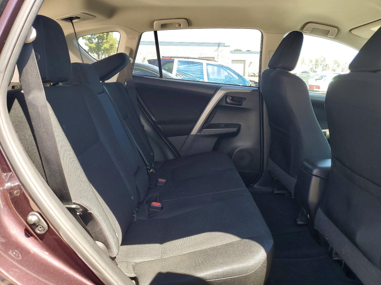 2018 TOYOTA RAV4 LE photo 19