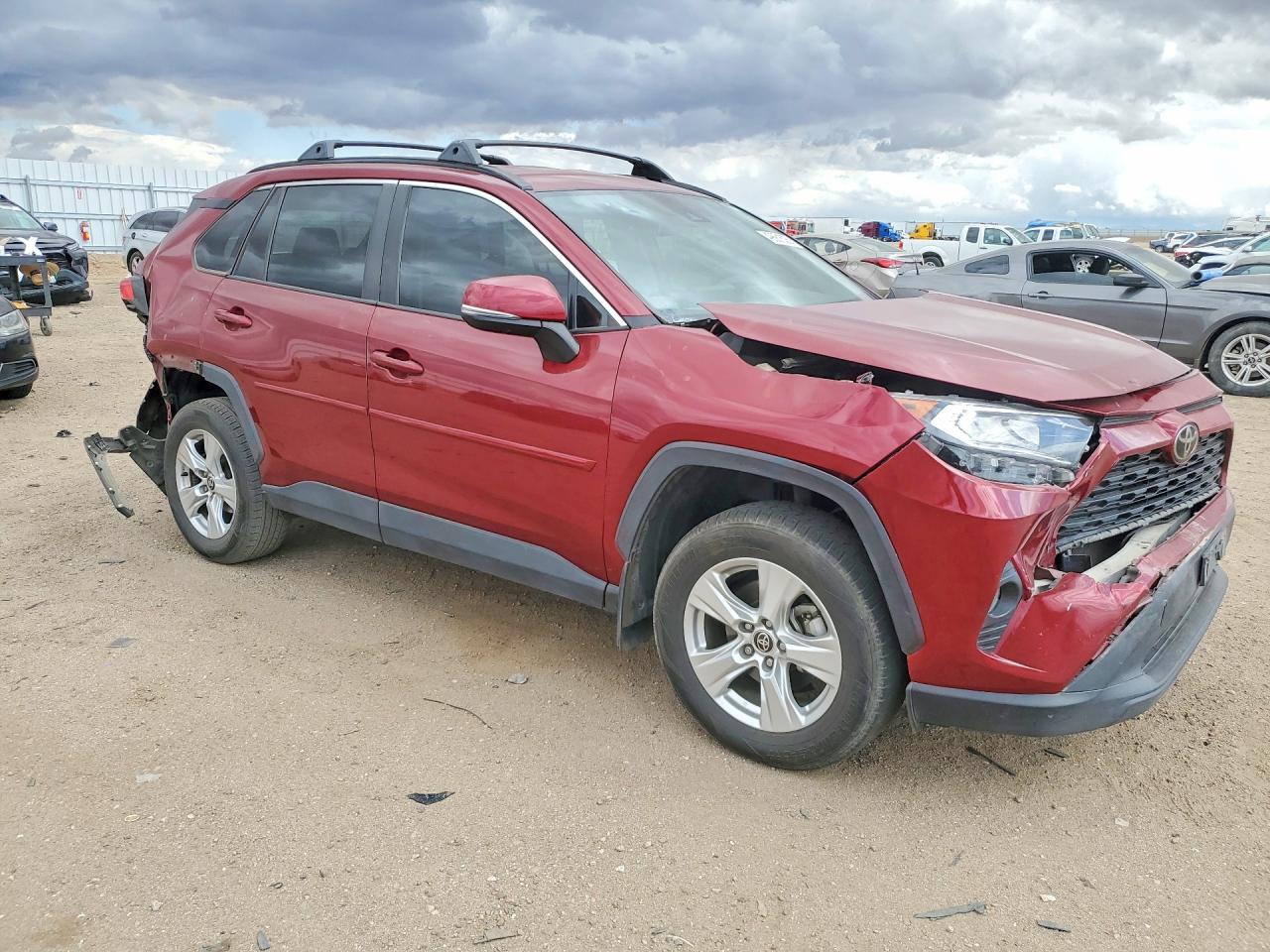 2021 TOYOTA RAV4 XLE photo 10
