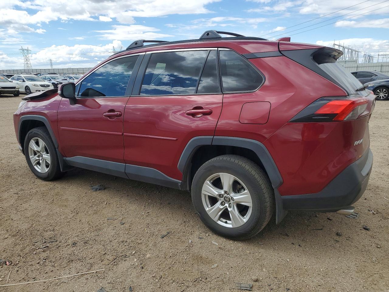 2021 TOYOTA RAV4 XLE photo 4