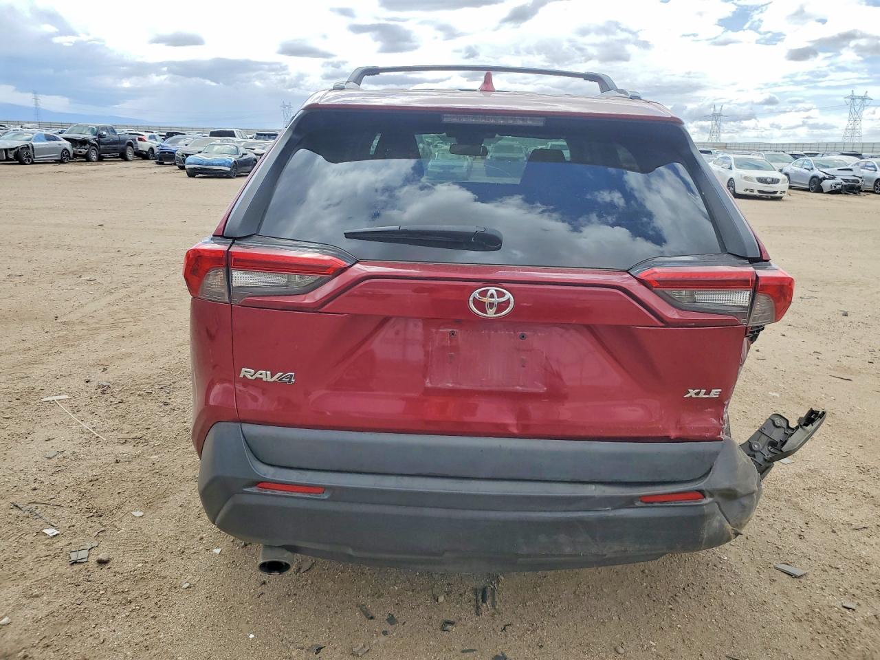 2021 TOYOTA RAV4 XLE photo 16