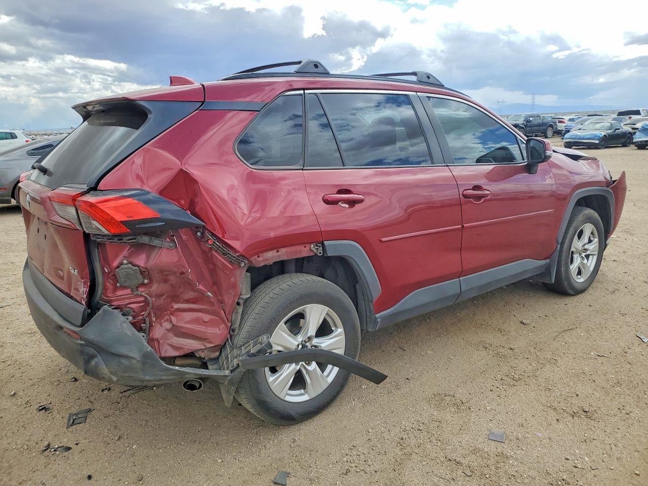 2021 TOYOTA RAV4 XLE photo 7