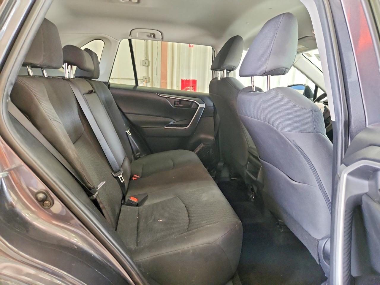 2021 TOYOTA RAV4 LE photo 21