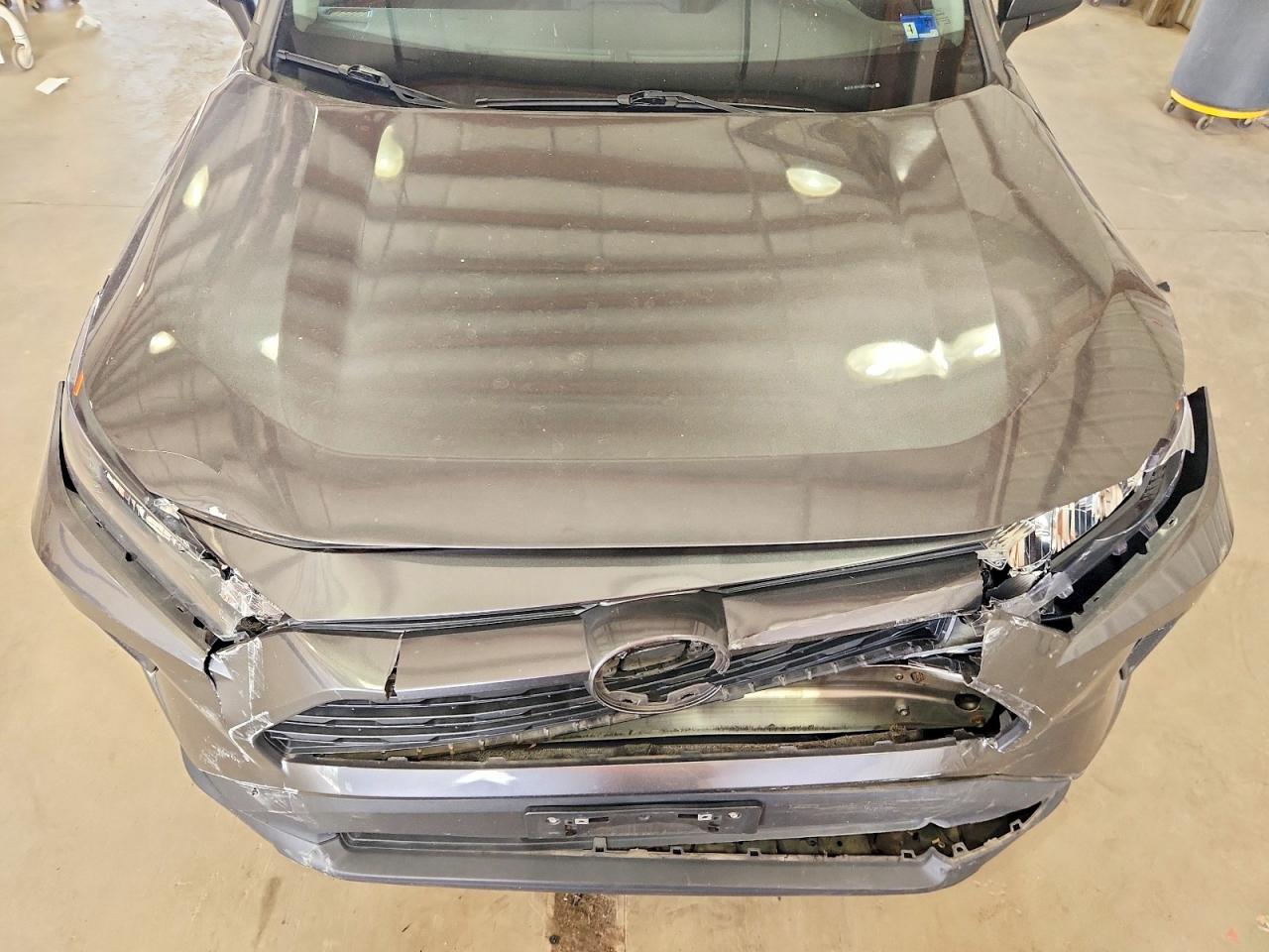 2021 TOYOTA RAV4 LE photo 23