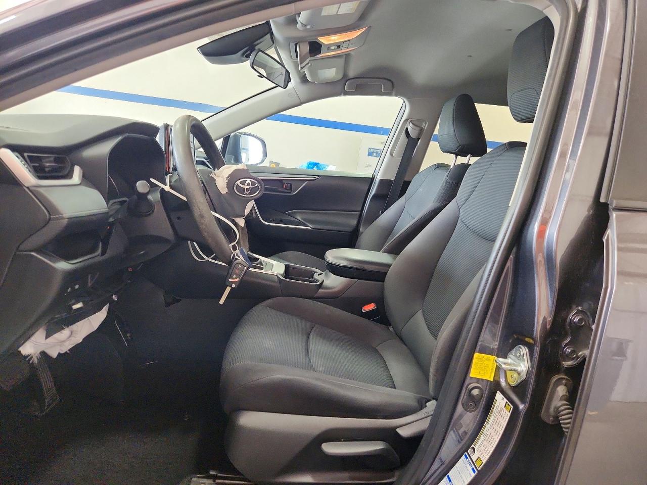 2021 TOYOTA RAV4 LE photo 13
