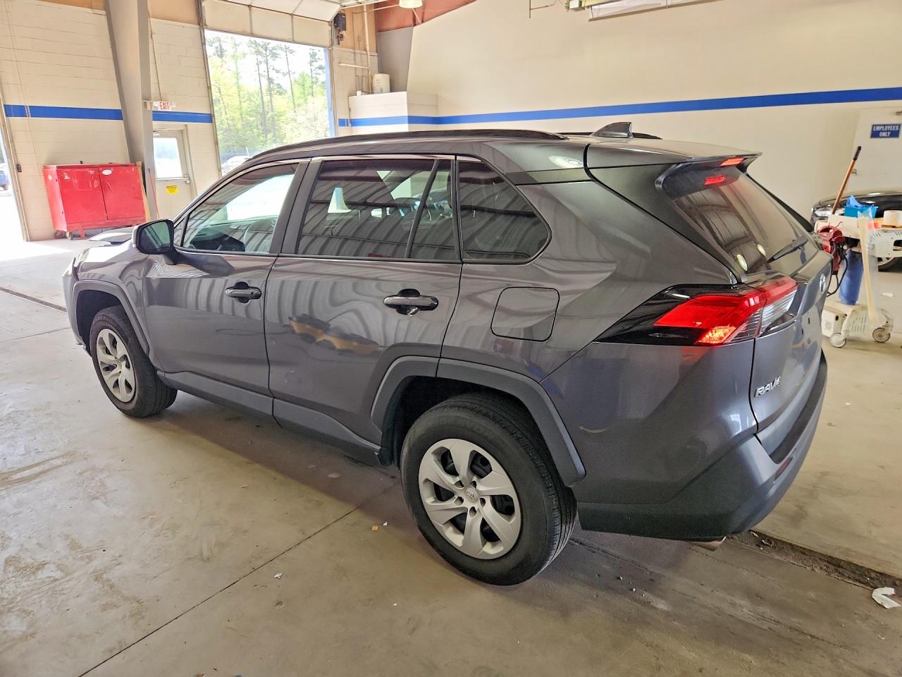2021 TOYOTA RAV4 LE photo 3
