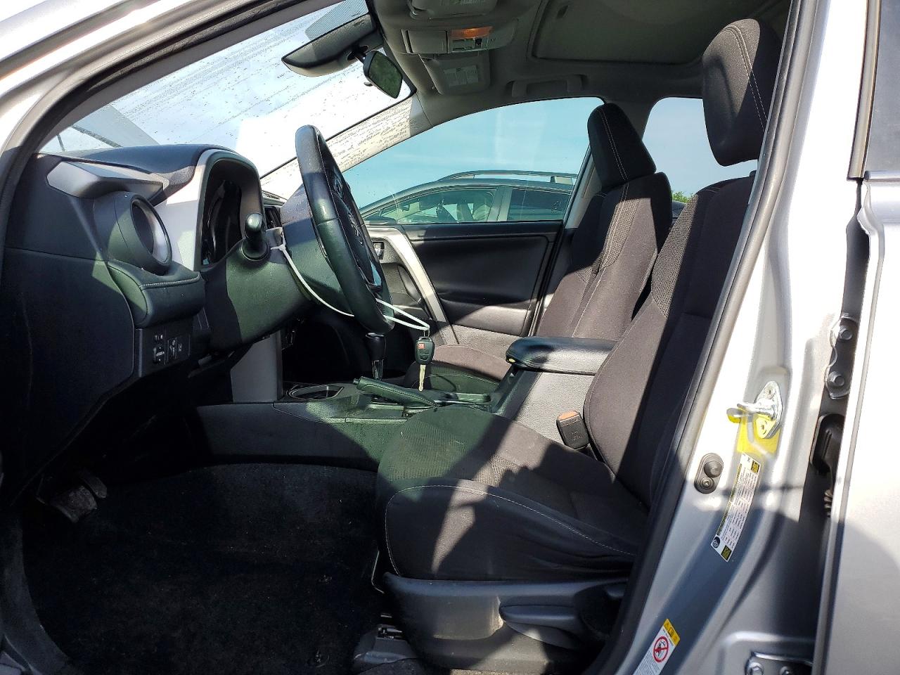 2017 TOYOTA RAV4 XLE photo 13