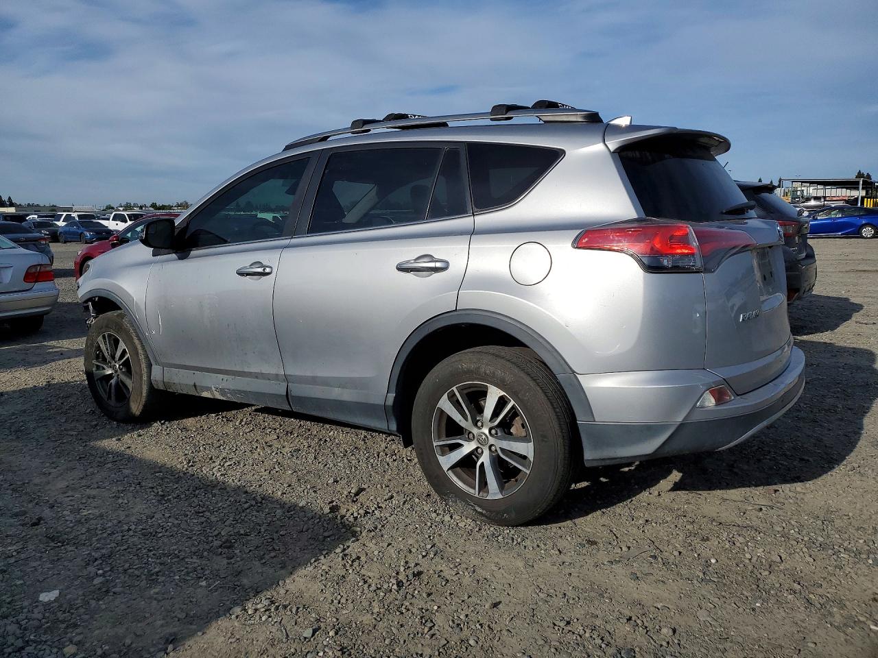 2017 TOYOTA RAV4 XLE photo 3