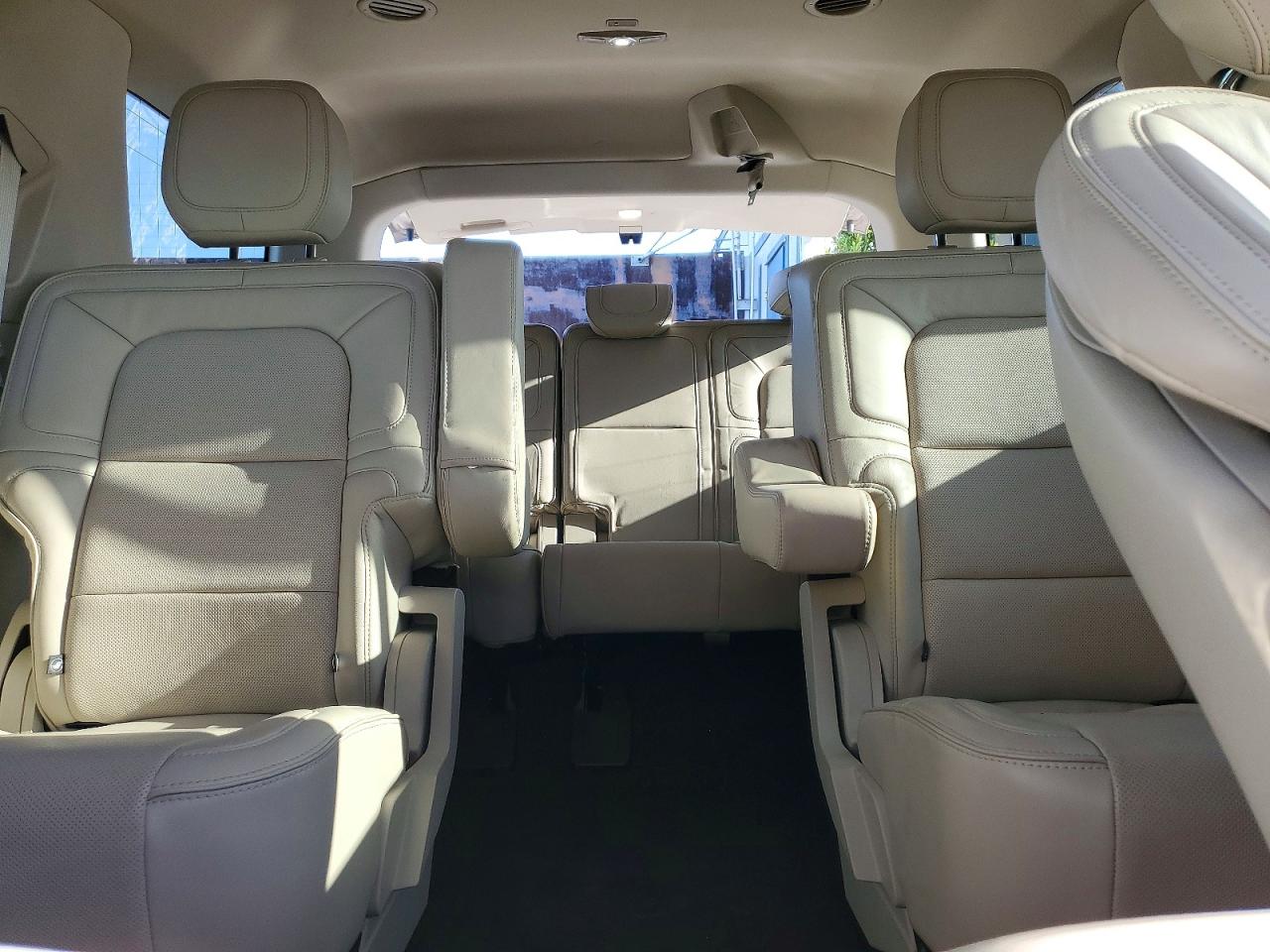 2019 LINCOLN NAVIGATOR SELECT photo 10