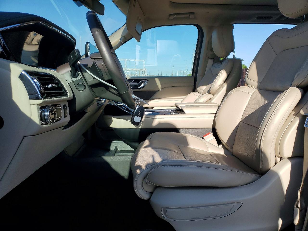 2019 LINCOLN NAVIGATOR SELECT photo 7