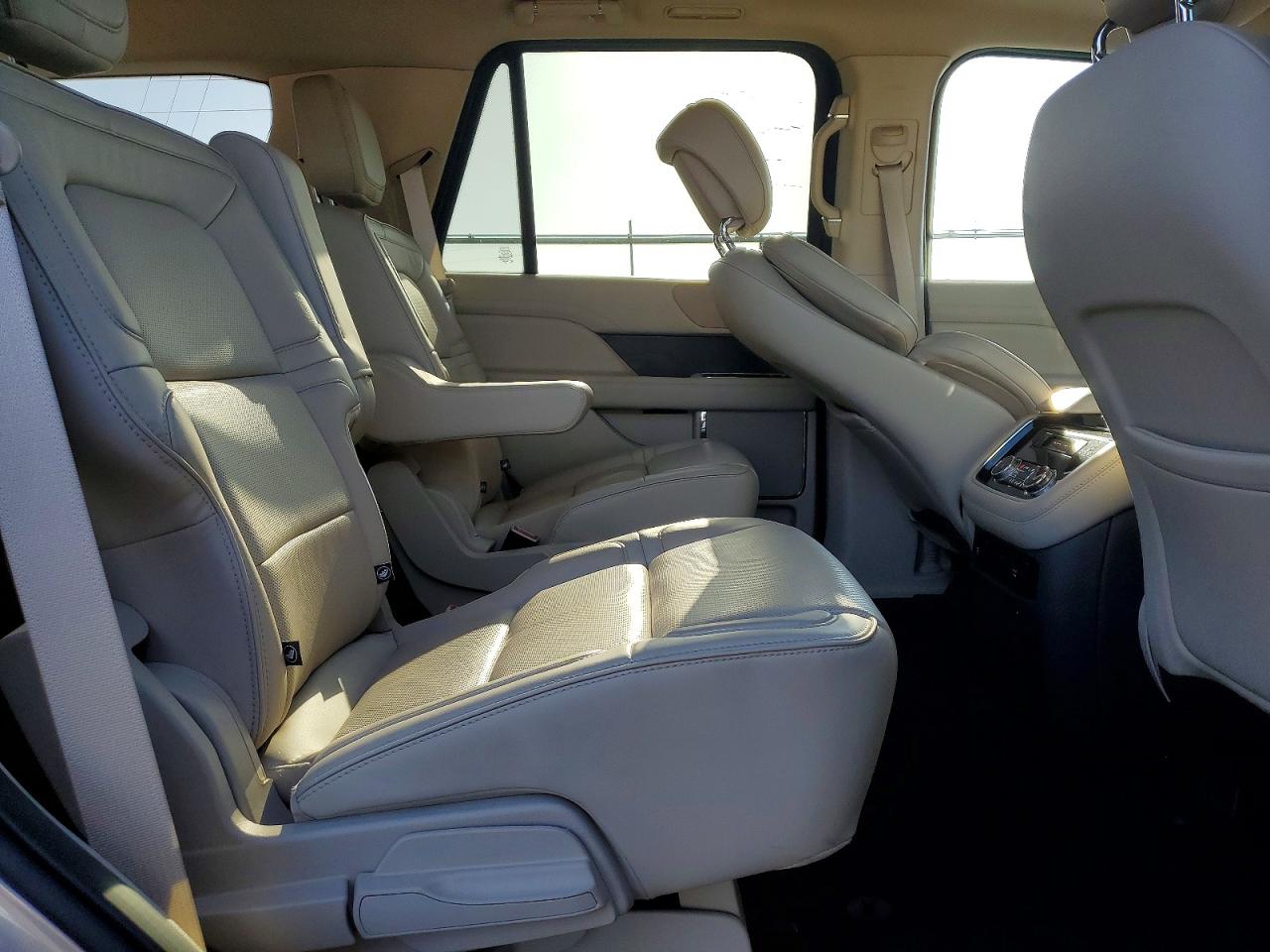 2019 LINCOLN NAVIGATOR SELECT photo 11