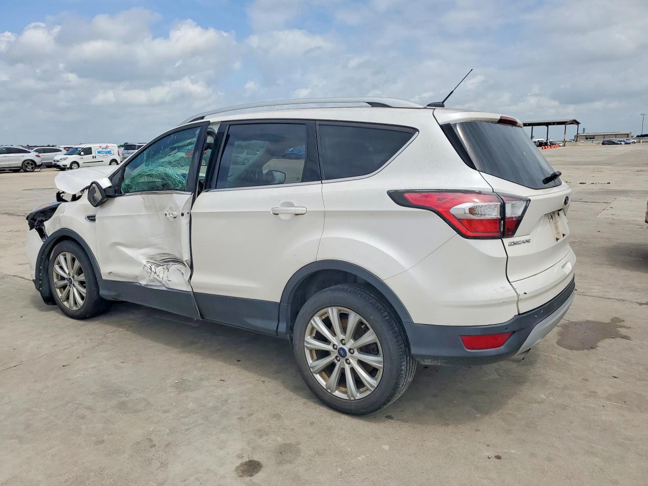 2017 FORD ESCAPE TITANIUM photo 4