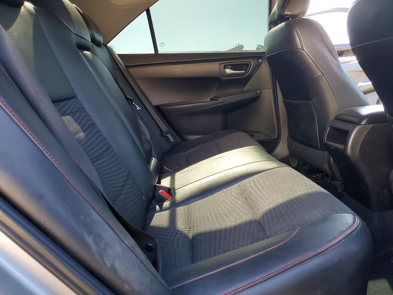 2015 TOYOTA CAMRY SE photo 10