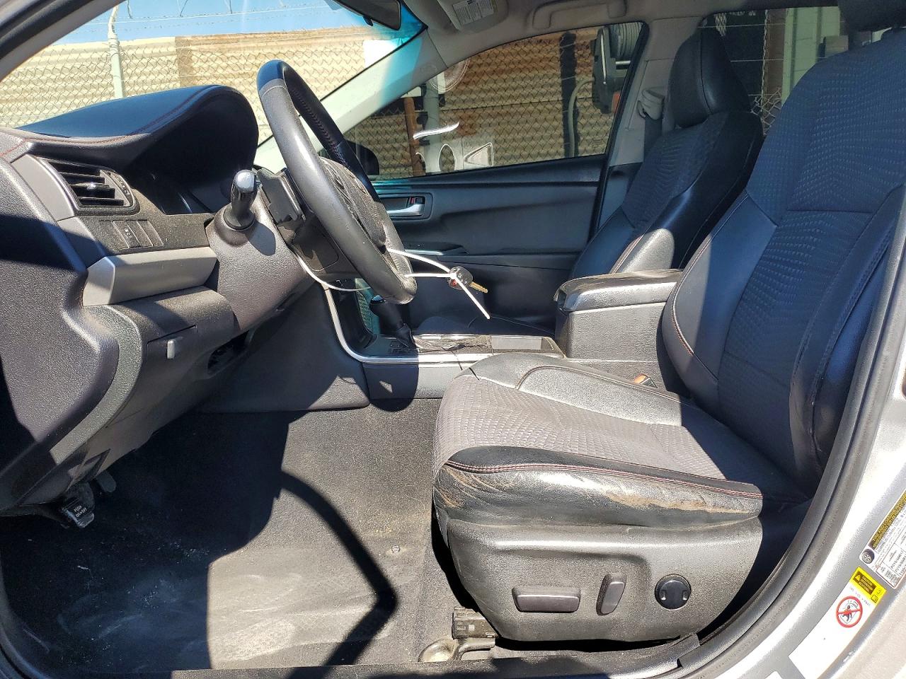 2015 TOYOTA CAMRY SE photo 7