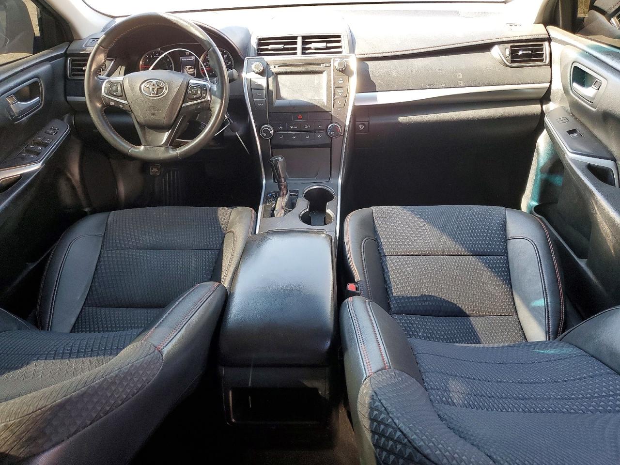 2015 TOYOTA CAMRY SE photo 8