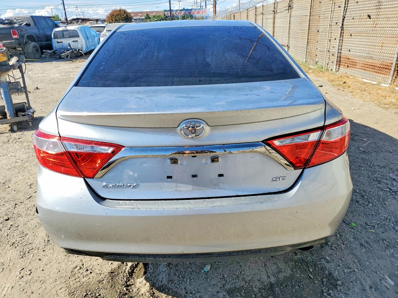2015 TOYOTA CAMRY SE photo 6