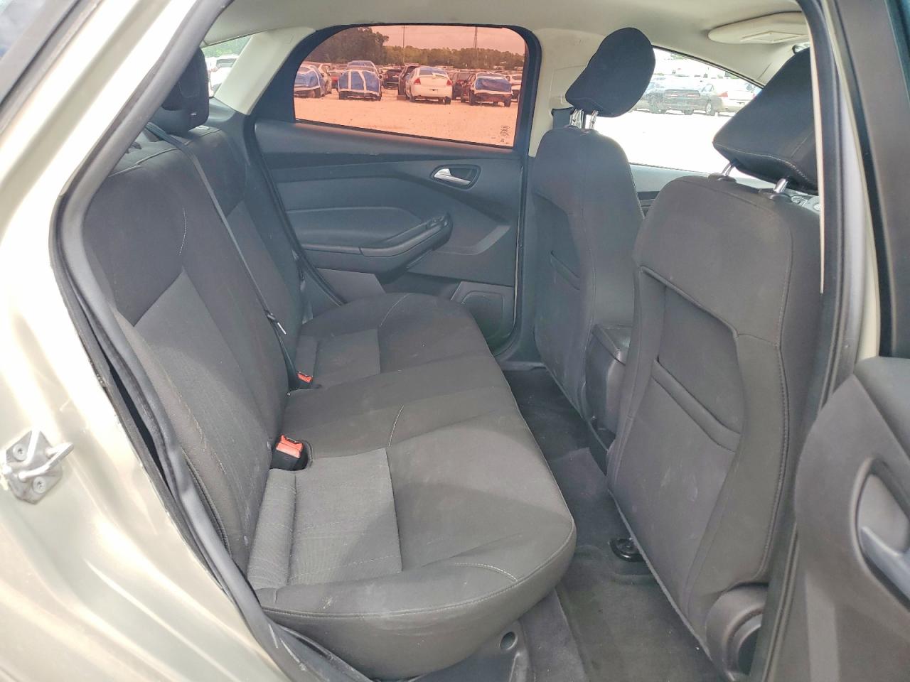 2015 FORD FOCUS SE photo 19